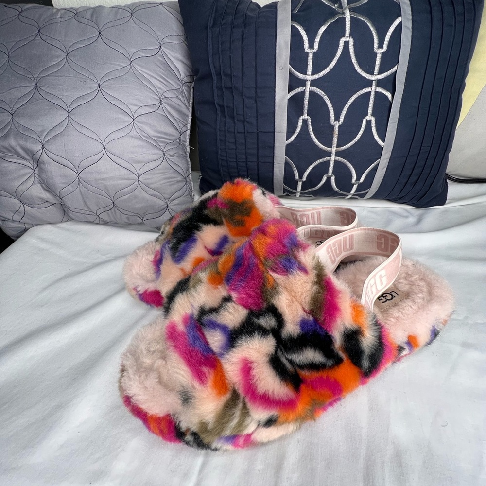 Ugg slippers - Picture 2 of 4